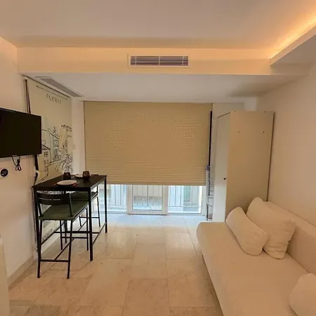 ⁂ Vieux-nice Climatisé: Charme Commodités