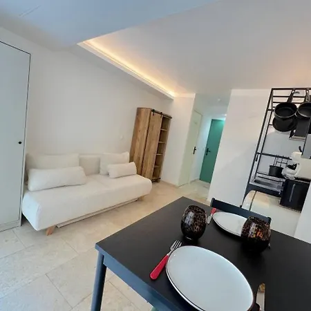 ⁂ Vieux-nice Climatise: Charme Commodites Lägenhet