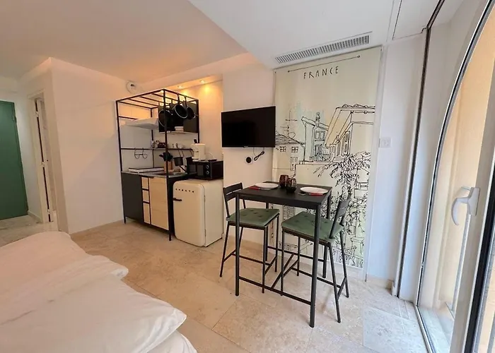 Apartman ⁂ Vieux-nice Climatise: Charme Commodites